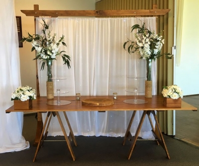 Rustic cake table