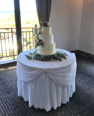 White cake table linen with drapping