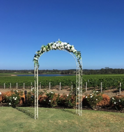 Arch flower arrangement
