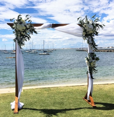 Arch flower arrangement