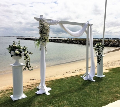 Arch flower arrangement