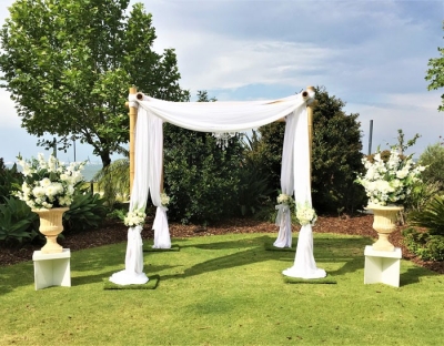 Arch flower arrangement