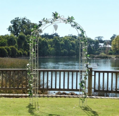 Arch flower arrangement