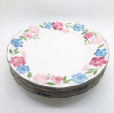 Vintage dinner plate set $2.50 per plate