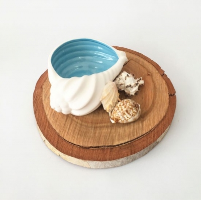 Shell tea light holder with tea light (Accessories not included) $3.30 each